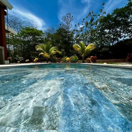 Villa Stylish Private Tropical Escape-10 Mins From Tamarindo